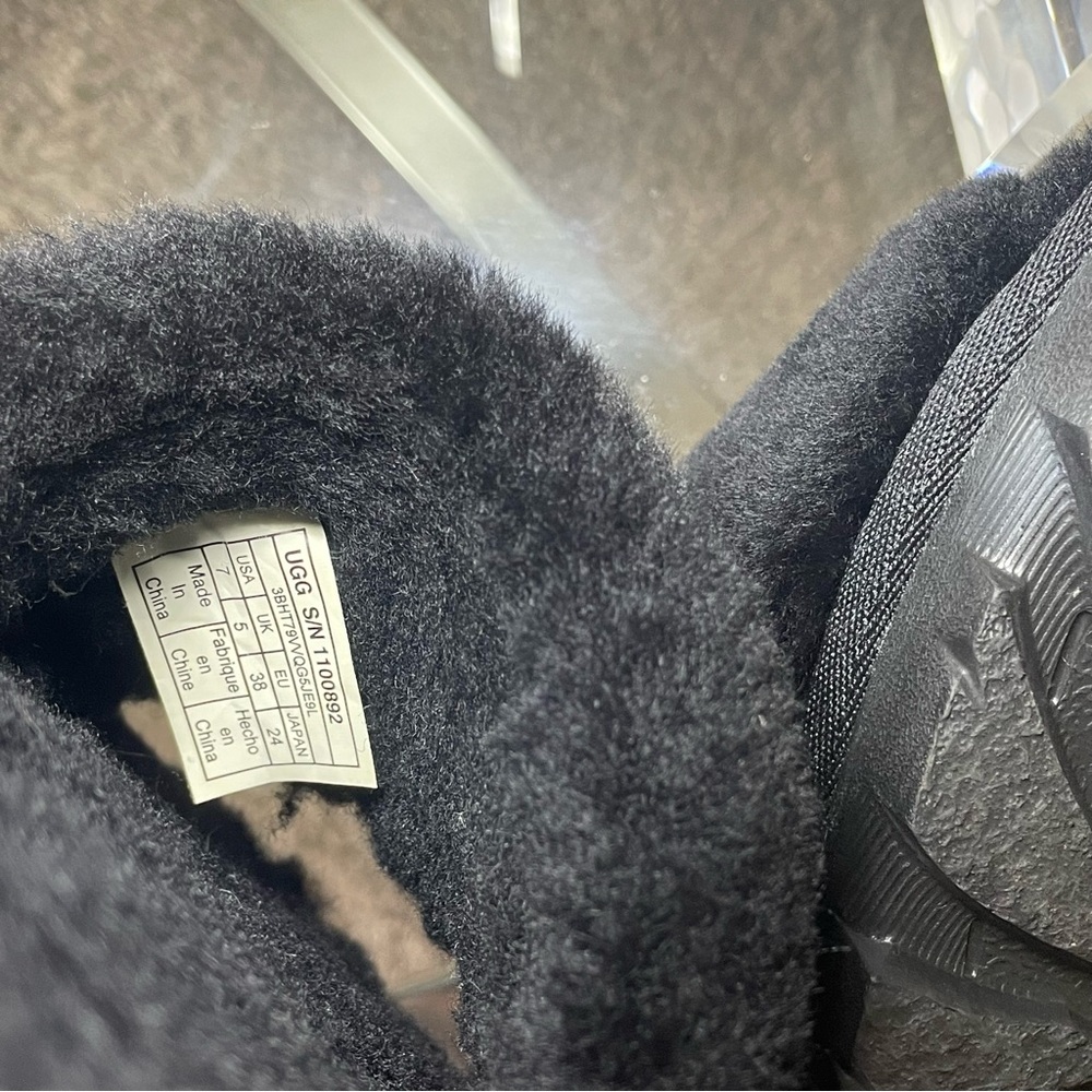UGG Black Fluffy Slide Sandals Cozy Shearling Slippers Women’s Size 7 - Picture 4 of 10